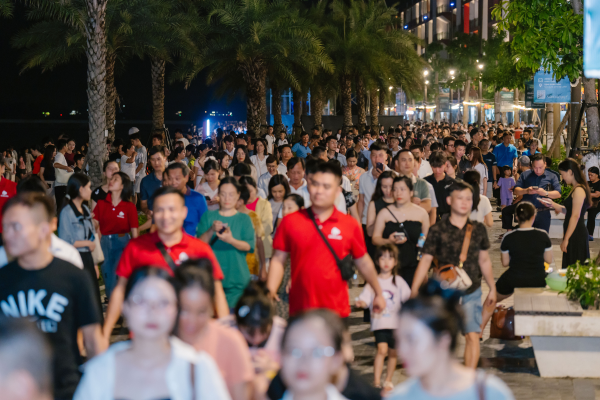 cho-dem-vui-fest-ha-long-2-1751700620