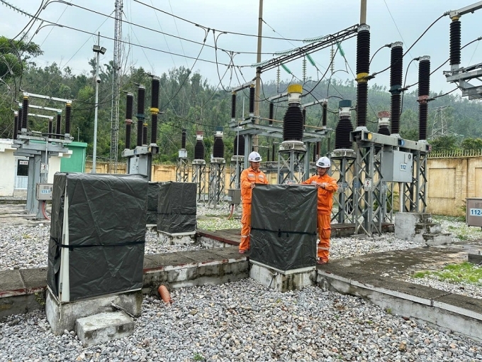 cong-nhan-tba-110-kv-gieng-day-7442-7933-1753157860 Công nhân TBA 110 kV Giếng Đáy_Pc Quảng Ninh thực hiện chằng chống thiết bị, phòng chống cơn bão số 3. Ảnh: EVNNPC