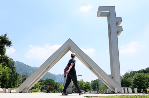 da-i-ho-c-seoul-1753867086-4611-1753867408 Khuôn viên Đại học Quốc gia Seoul. Ảnh: Chosun