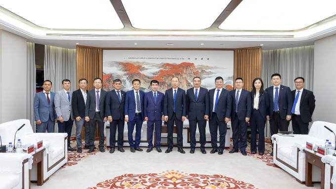 doan-cong-tac-petrovietnam-va-8639-1168-1751517640 Đoàn công tác Petrovietnam và Lãnh đạo Tập đoàn CNCEC. Ảnh: PVCFC