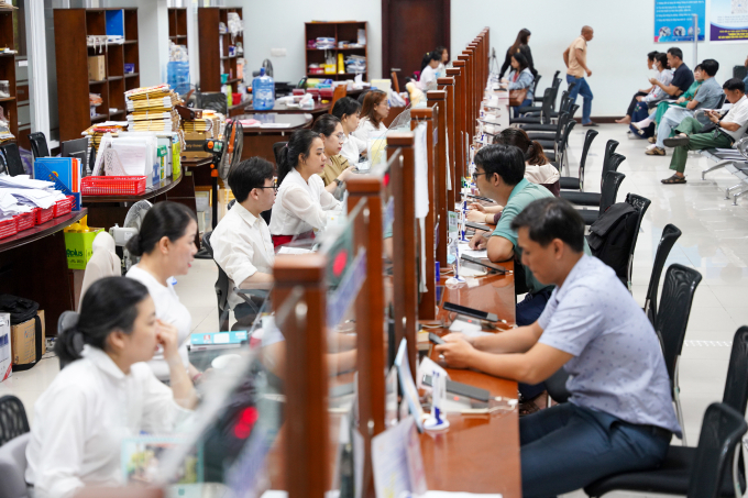 dsc01700-jpg-3441-1751490294 Công chức Đà Nẵng làm việc tại Trung tâm hành chính Đà Nẵng, tháng 5/2024. Ảnh: Nguyễn Đông