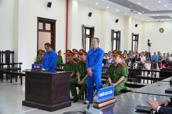 dsc07802-copy-1753952734-1339-1753953354 Nguyễn Phú Thuận và Trương Quốc Thái nghe tòa tuyên án. Ảnh: Hoàng Nam