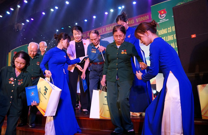 dsc09520-1752559863119719496805 đào núi, lấp biển - Ảnh 1.