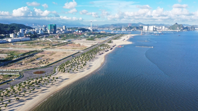 duong-bao-bien-bai-chay-175378-2575-5383-1753781616 Dự án Sun Elite City ôm trọn bờ biển Bãi Cháy. Ảnh: Ánh Dương