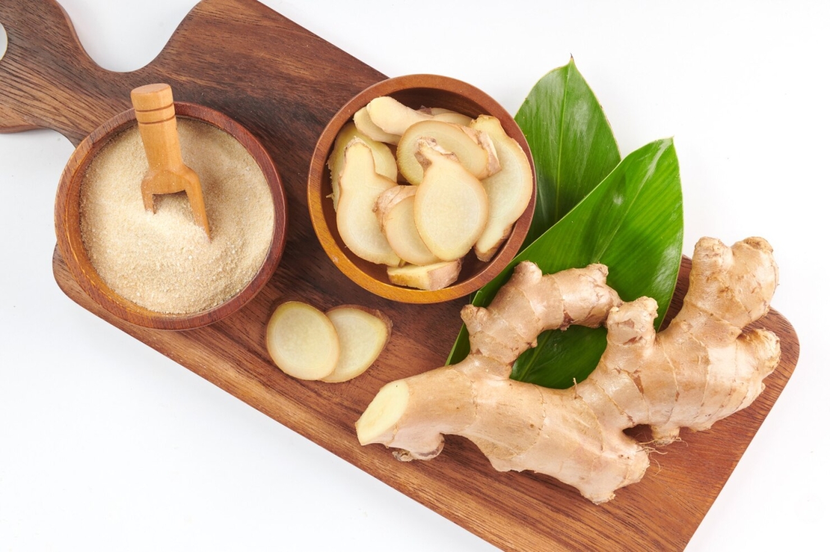 ginger-root-ginger-powder-bowl-ginger-tea-ingredients-top-view-flat-lay-freshly-from-home-growth-organic-garden-food-concept-1150-44607-1753068106