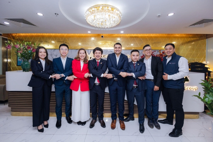 hadgba-kd-1752654762-8388-1752654833 Ông Hiren Krishnani (thứ 4 từ phải sang) - Giám đốc Quan hệ Nhà đầu tư và IPO của Nasdaq thăm trụ sở Meey Group. Ảnh: Meey Group