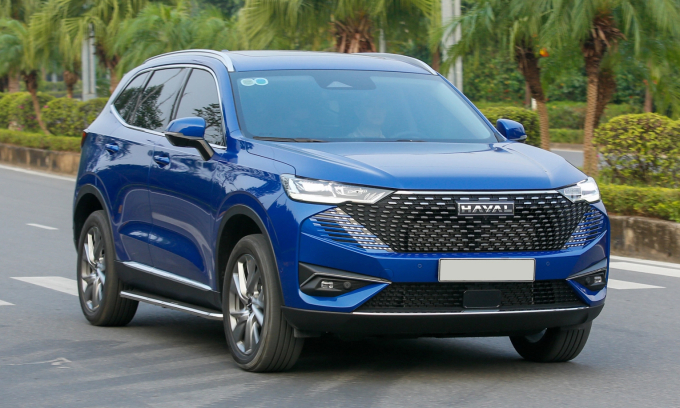 haval-h6-vne-2023-4332-1752478-3487-2345-1752479849 Haval H6 trên đường phố Hà Nội. Ảnh: Lương Dũng