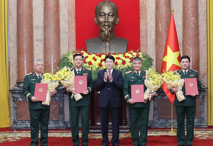 hinh-anh-1-1752460232-17524603-1143-1736-1752460678 Bốn trung tướng quân đội được thăng quân hàm lên thượng tướng. Ảnh: TTXVN