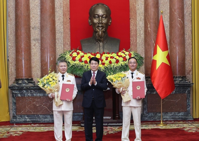 hinh-anh-2-1752460312-17524603-2747-4091-1752460678 Hai Thứ trưởng Công an được thăng cấp bậc hàm từ trung tướng lên thượng tướng. Ảnh: TTXVN
