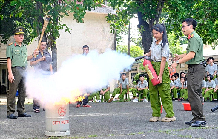 hoc-ky-quan-doi-2-17524619768391759211459 Một tuần rèn kỷ luật, nhân yêu thương - Ảnh 2.