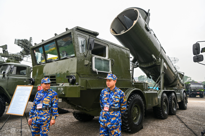 huy-5188-1751592513-4973-1751592553 Loạt tên lửa, bệ phóng và radar phòng không tại Triển lãm Quốc phòng 2024. Ảnh: Giang Huy