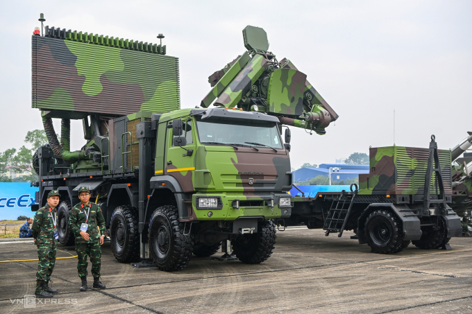 huy-5192-1751946436-3729-1751946655 Loạt tên lửa, bệ phóng và radar phòng không tại Triển lãm Quốc phòng 2024. Ảnh: Giang Huy