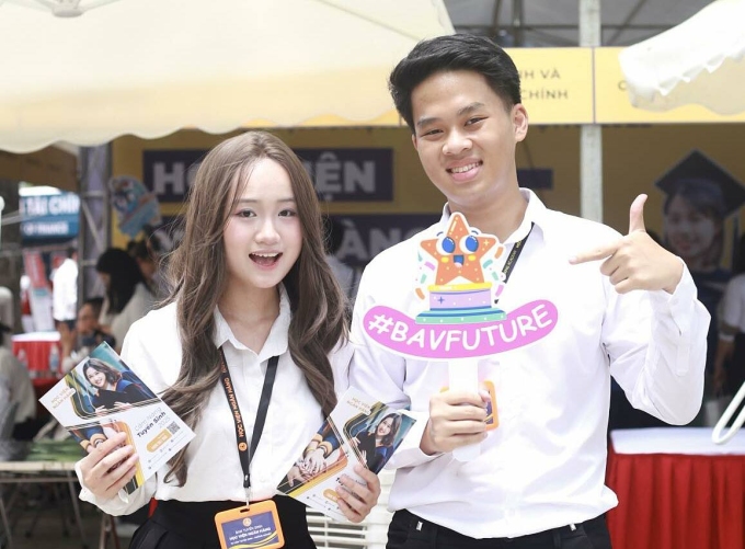 hv-ngan-hang-1753260871-175326-8531-3460-1753260972 Đại diện Học viện Ngân hàng trong ngày hội tư vấn lựa chọn nguyện vọng 19/7. Ảnh: Học viện Ngân hàng