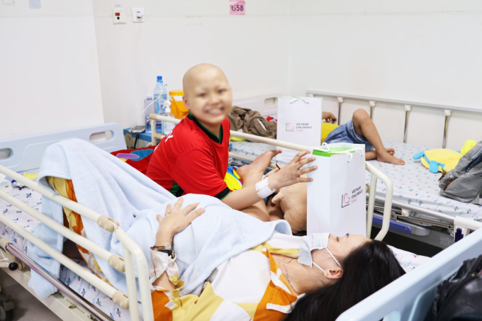 image-947880746-extractword-1-6109-2120-1751527830-1 Gạc răng miệng Dr.Papie - sản phẩm chăm sóc khoang miệng chuyên biệt cho trẻ em, được đưa vào bộ quà tặng tại chương trình. Ảnh: Dr.Papie