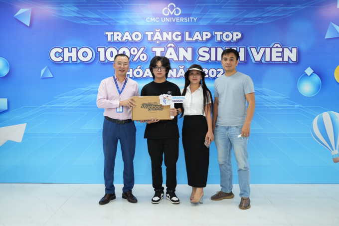 image001-1751361461-8549-1751361642 Chương trình tặng laptop cho tân sinh viên nhập học được trường Đại học CMC triển khai từ năm 2024. Ảnh: CMC