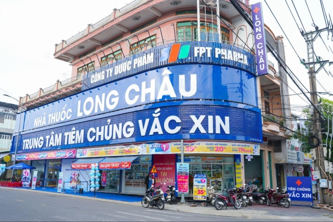 image1-1751621626-2851-1751621792 Thiết bị đo huyết áp, điện tim do Omron sản xuất đã có mặt tại hệ thống nhà thuốc Long Châu. Ảnh: Long Châu