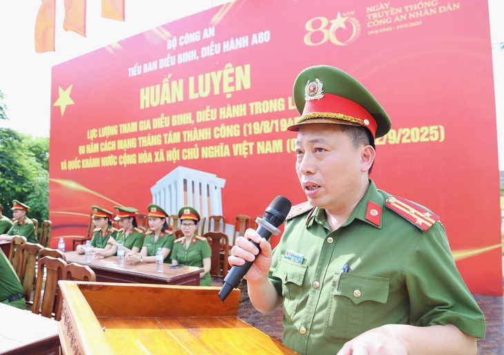 img4364-1752153497593401200112 Không quân Công an nhân dân 'tiếp sức' cán bộ, chiến sĩ tập luyện diễu binh 1.000 thùng sữa - Ảnh 2.