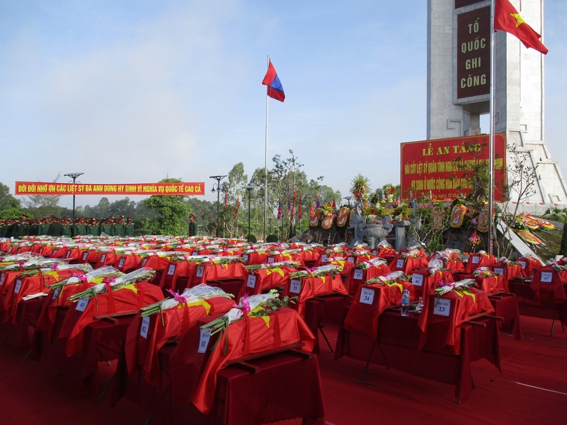 img6666-16070349 Đưa các liệt sĩ làm nhiệm vụ quốc tế hy sinh ở nước bạn Lào về đất mẹ. (Ảnh: Hải Hưng).