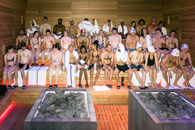 inside-brooklyns-show-sauna-co-6382-6846-1752742197 Người dân New York tại phòng tắm hơi Bathhouse Brooklyn. Ảnh: NY Post