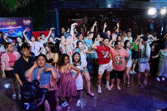 k4-1751617216-3433-1751617428 Đêm tiệc Fiesta Party thu hút nhiều bạn trẻ tham gia. Ảnh: DKT Mekong