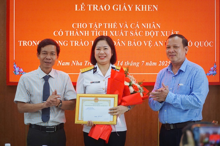 khen-thuong-17524876471021259113258 Nha Trang - Ảnh 1.