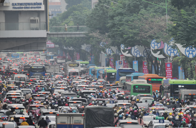 l1880110-jpg-4954-1752574545 Đường phố Hà Nội tắc nghẽn, năm 2023. Ảnh: Ngọc Thành
