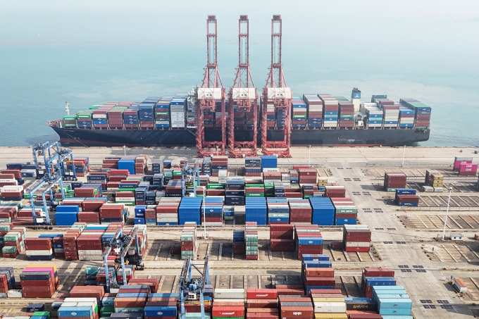 lien-van-cang-trung-quoc-17524-5645-4356-1752478126 Tàu container tại Liên Vân Cảng (Giang Tô, Trung Quốc). Ảnh: AFP