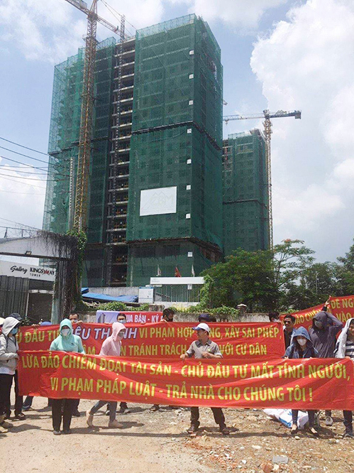 luadao-6031-1612513711-jpeg-17-1833-5263-1753428022 Người dân tố cáo chủ đầu tư chiếm đoạt tiền, dự án Chung cư Nam An nhiều năm nay vẫn đang đắp chiếu. Ảnh: Nhật Vy