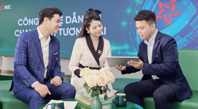 mic-1-1753174218-3708-1753174328 Nhân viên MIC tư vấn cho khách hàng. Ảnh: Bảo hiểm MIC