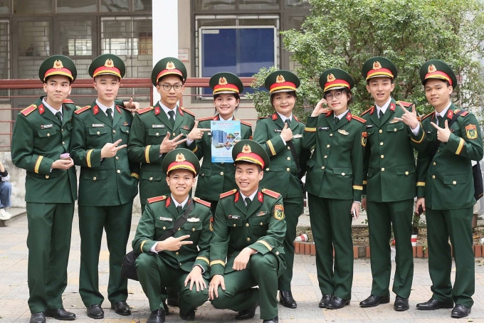 mta-jpeg-1753502539-1753502551-7181-1753502592 Học viên Học viện Kỹ thuật quân sự tại ngày hội tư vấn tuyển sinh hồi tháng 3. Ảnh: MTA