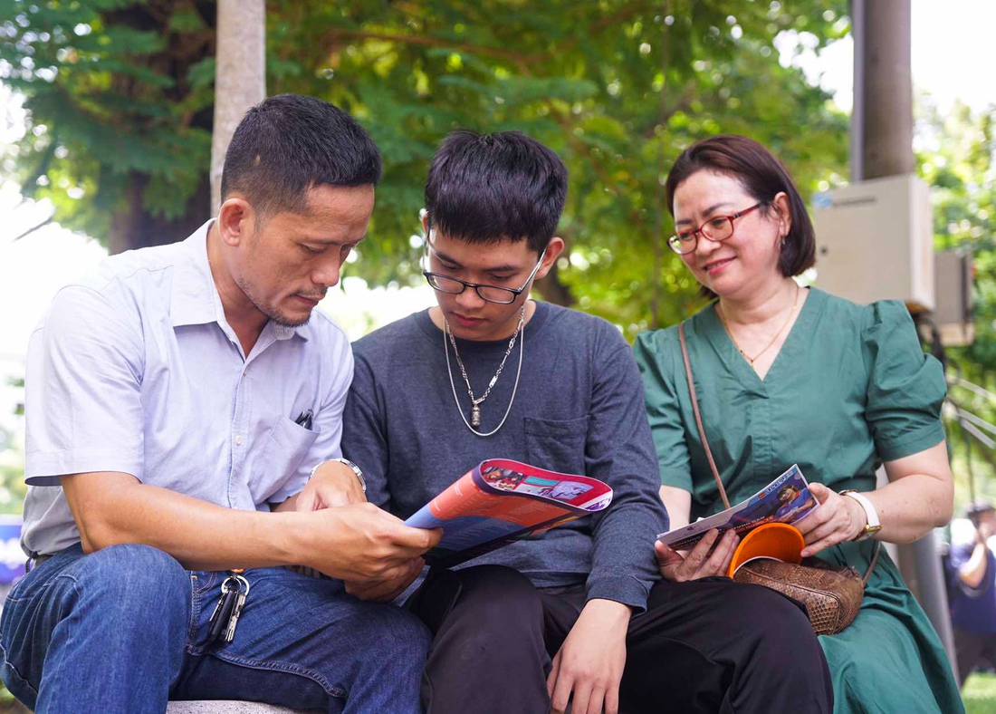 nguyen-quach-phuong-thao-4-1752909425699757020321 nguyện vọng xét tuyển - Ảnh 1.