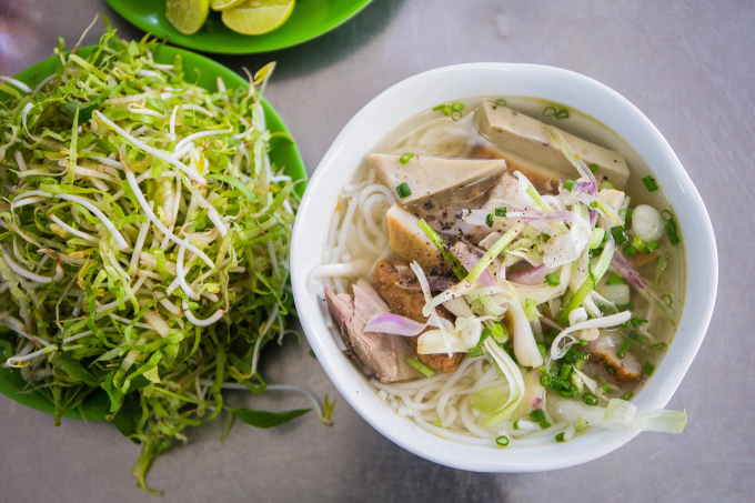 nha-trang-1753754849-3983-1753755569 Bún chả cá Nha Trang là món ăn sáng cung cấp nhiều năng lượng. Ảnh: Xuân Phương