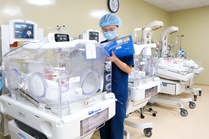 nicu-1753321151-6559-1753321281 Các bé sinh non được nuôi dưỡng trong lồng ấp tại NICU. Ảnh minh họa: Bệnh viện Đa khoa Tâm Anh
