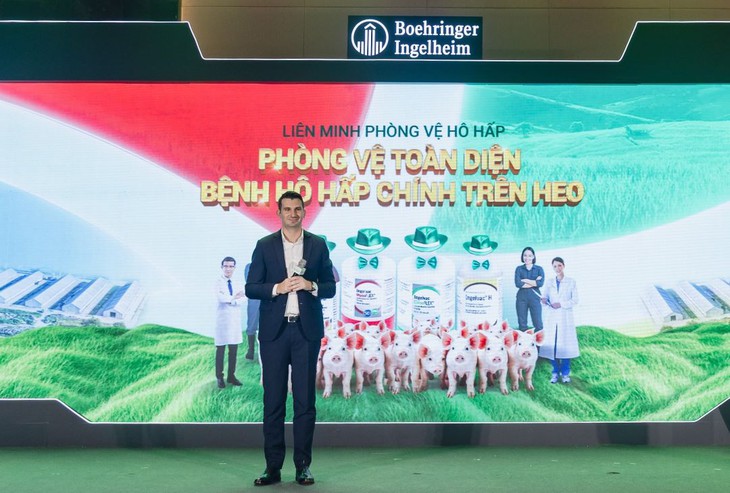 ong-niklas-birkner-tong-giam-doc-cong-ty-tnhh-thuoc-thu-y-boehringer-ingelheim-viet-nam-17533440021422026277038 Boehringer Ingelheim giới thiệu giải pháp phòng vệ bệnh hô hấp hiệu quả trong chăn nuôi heo - Ảnh 4.