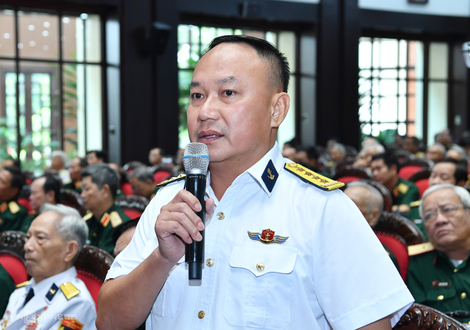 p1-1753951180-8325-1753951666 Đại tá Vũ Anh Tuấn, Phó lữ đoàn trưởng Lữ đoàn 162, con trai đại tá Vũ Huy Lễ, nguyên thuyền trưởng tàu HQ-505 trực tiếp bảo vệ Trường Sa ngày 14/3/1988. Ảnh: Giang Huy