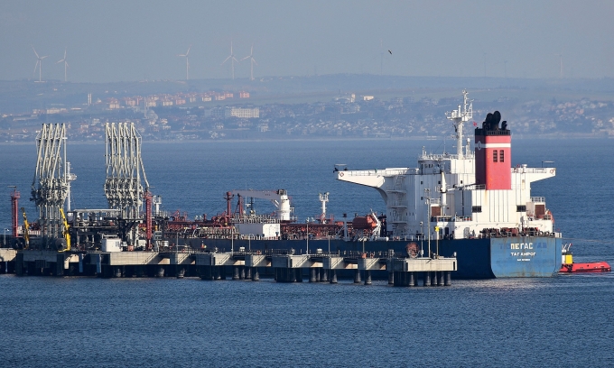 pegas-oil-reuters-1752292750-6714-1752292812-1 Tàu chở dầu Pegas treo cờ Nga tại Marmara Ereglisi, Thổ Nhĩ Kỳ, ngày 16/1/2022. Ảnh: Reuters