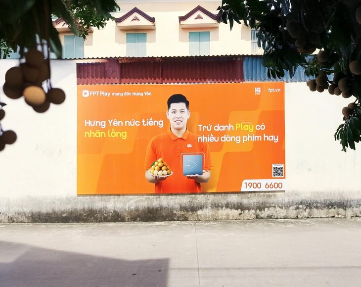 photo-1752852919719-1752852919852956497219 FPT ‘phủ cam’ toàn quốc: 1000 lời chào sáng tạo đậm bản sắc Việt - Ảnh 3.