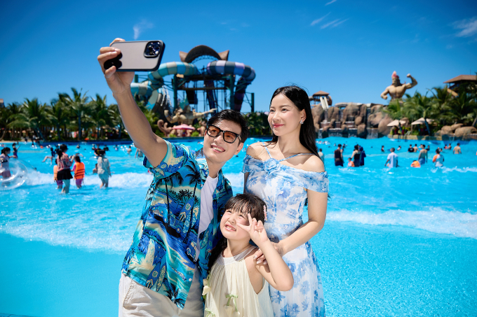 ss-jpeg-1752920516-1752920829-8766-1752929698 Du khách check-in tại Sun World Sam Son. Ảnh: Sun World