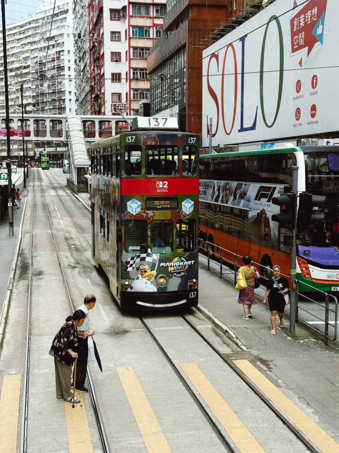 tau-dien-1751883019-4193-1751949300 Tàu điện vẫn hoạt động ở Hong Kong. Ảnh: Lý Thành Cơ