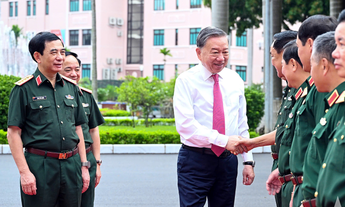 tbt1-jpg-1753259105-1753259120-8839-6560-1753263711 Lãnh đạo Quân ủy Trung ương, Bộ Quốc phòng và Tổng cục Chính trị đón Tổng Bí thư Tô Lâm. Ảnh: Việt Trung