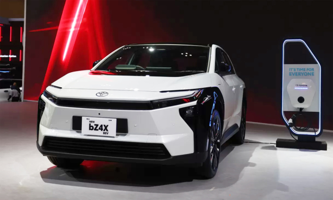 toyota-bz4x-1-1753425579-5616-1753425720 Xe điện Toyota bZ4X tại triển lãm GIIAS. Ảnh: JawaPos
