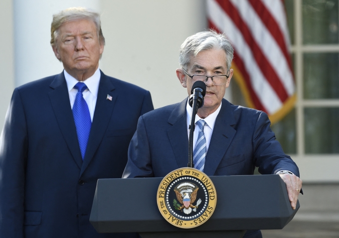 trump-fed-powell-reuters-17525-6153-9101-1752570933 Ông Donald Trump (trái) và ông Jerome Powell tại Nhà Trắng hồi năm 2017. Ảnh: AFP