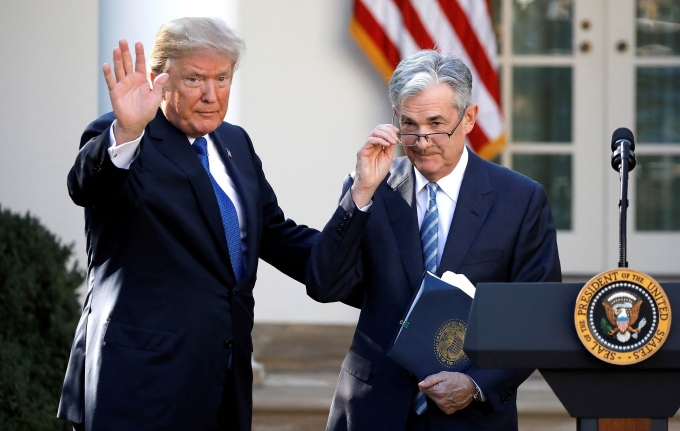 trump-powell-2017-1753346665-3050-1753346771-1 Tổng thống Mỹ Donald Trump và Chủ tịch Fed Jerome Powell năm 2017. Ảnh: Reuters