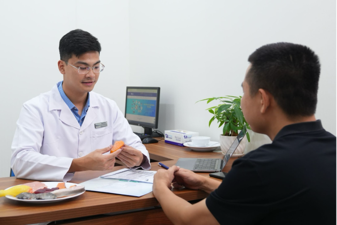 ts-an-1752882806-2307-1752882915 Tiến sĩ Trần Quyền An tư vấn dinh dưỡng cho người bệnh. Ảnh minh họa: Bệnh viện Đa khoa Tâm Anh