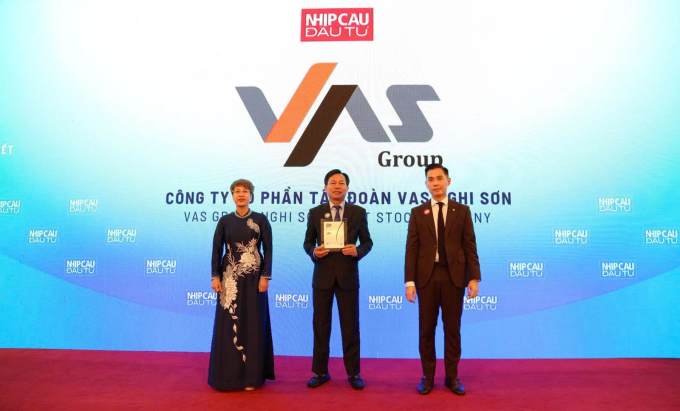 vas-1752729566-7737-1752729603 Đại diện Tập đoàn VAS nhận giải Top 50 doanh nghiệp phát triển bền vững tiêu biểu 2025. Ảnh: Tập đoàn VAS