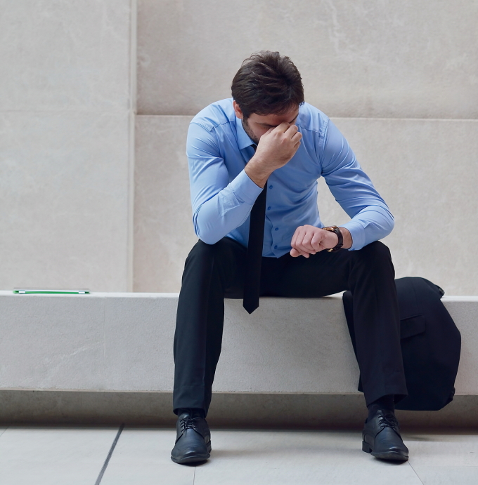 vecteezy-frustrated-young-busi-4560-9524-1753846064 Nhiều người lo lắng khi phát hiện mắc bệnh lý liên quan HPV. Ảnh minh họa: Vecteezy