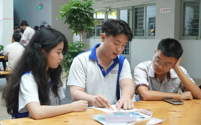 vov09566-jpg-1752301430-175230-9224-8593-1752301664 Thí sinh dự thi đánh giá năng lực tại trường Đại học Sư phạm Kỹ thuật TP HCM, ngày 30/3. Ảnh: Lệ Nguyễn