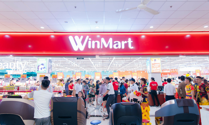 winmart-thu-hut-dong-dao-khach-6382-9046-1752715966 Hệ thống WinMart hút nhiều khách hàng đến mua sắm. Ảnh: Masan