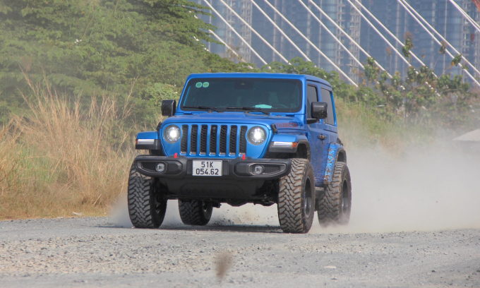 wrangler-rubicon-vnexpress-175-5953-4406-1752378334 Mẫu Wrangler Rubicon lăn bánh tại TP HCM. Ảnh: Thành Nhạn
