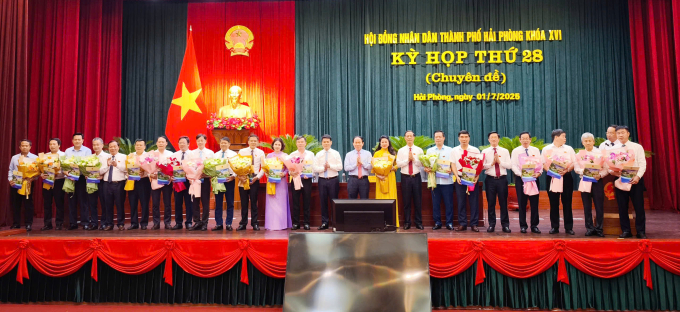 z6761198471880-5c51032a084eeb6-6233-7051-1751370935 Các lãnh đạo sở, ngành, ban thuộc UBND - HĐND TP Hải Phòng được chỉ định, bổ nhiệm chiều 1/7. Ảnh: Lê Tân